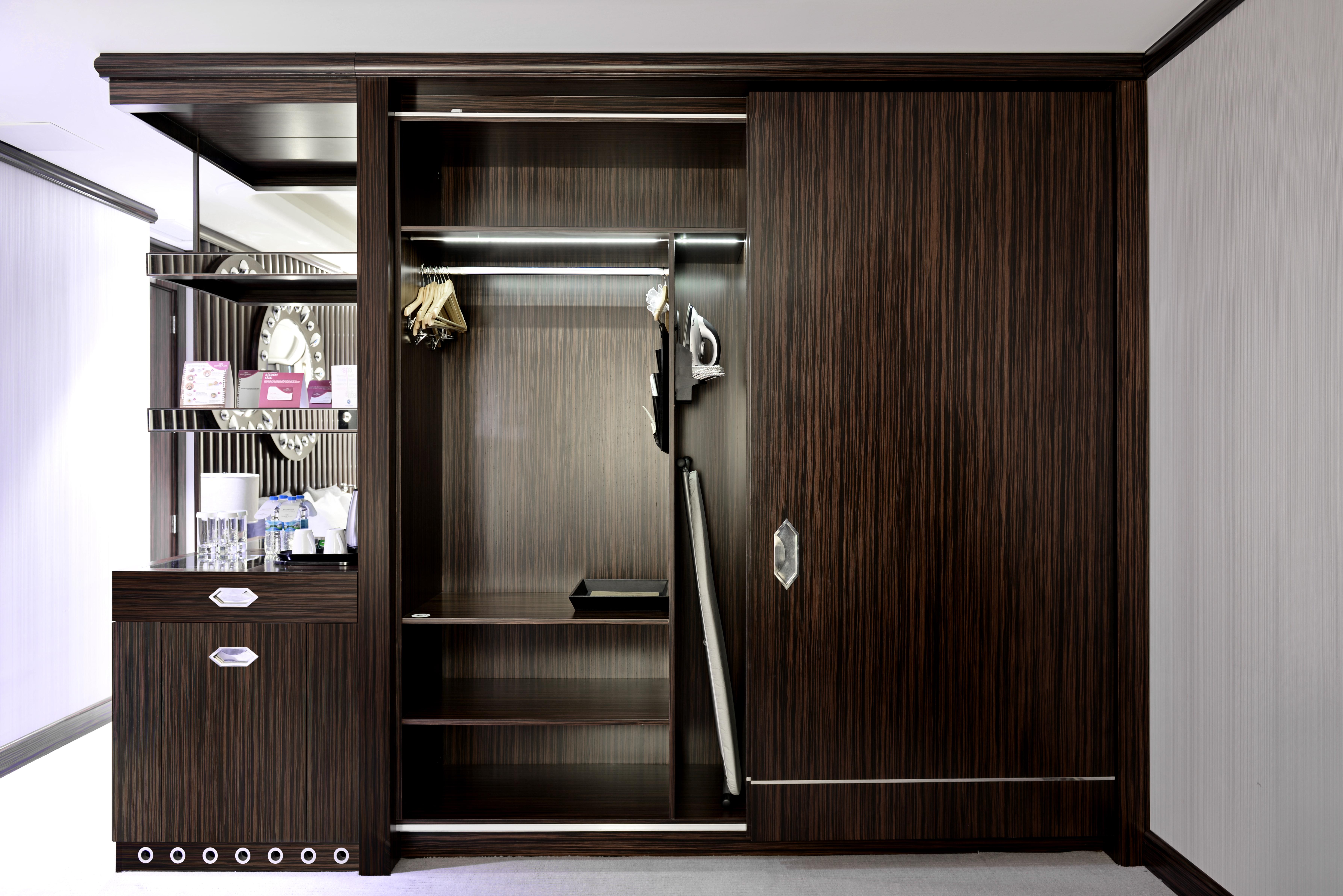 Crowne Plaza Bursa Convention Center & Thermal Spa By Ihg Εξωτερικό φωτογραφία Sliding wardrobe doors