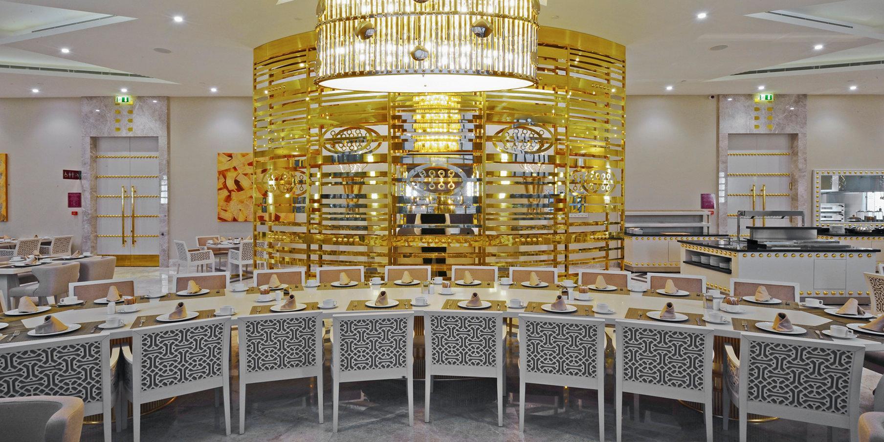 Crowne Plaza Bursa Convention Center & Thermal Spa By Ihg Εξωτερικό φωτογραφία The interior of a restaurant in the mall