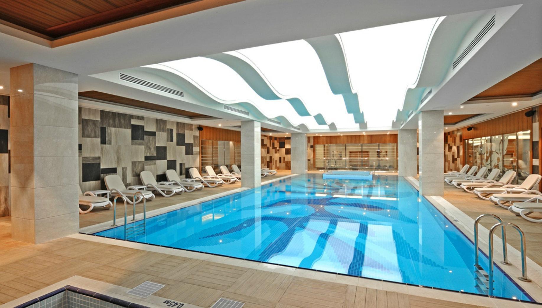 Crowne Plaza Bursa Convention Center & Thermal Spa By Ihg Εξωτερικό φωτογραφία The swimming pool at the hotel