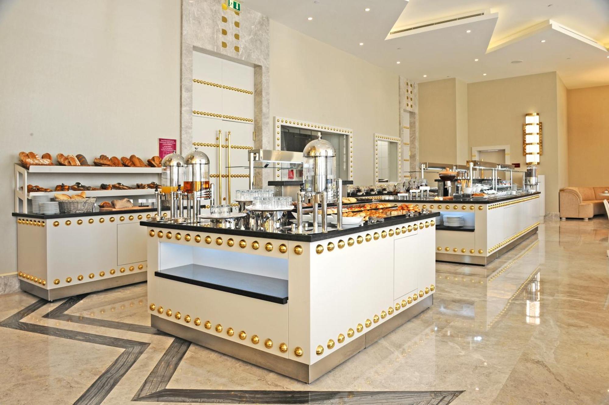 Crowne Plaza Bursa Convention Center & Thermal Spa By Ihg Εξωτερικό φωτογραφία The buffet at the hotel